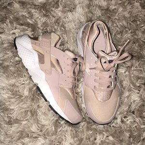 Nike lavender huaraches